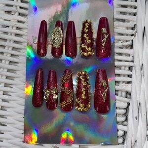 Chic Burgundy Press-On Nails with Gold Details